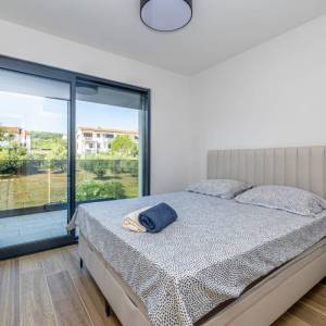 OTOK KRK, PORAT - Dvoetažni apartman s bazenom