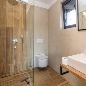 OTOK KRK, PORAT - Dvoetažni apartman s bazenom