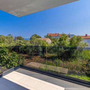 OTOK KRK, PORAT - Dvoetažni apartman s bazenom