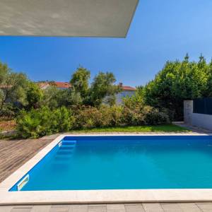 OTOK KRK, PORAT - Dvoetažni apartman s bazenom