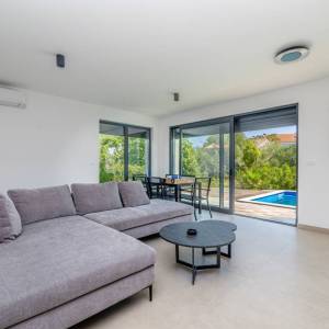 OTOK KRK, PORAT - Dvoetažni apartman s bazenom