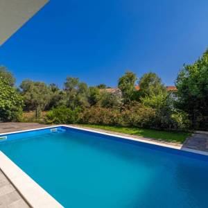 OTOK KRK, PORAT - Dvoetažni apartman s bazenom