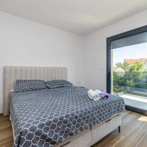 OTOK KRK, PORAT - Dvoetažni apartman s bazenom