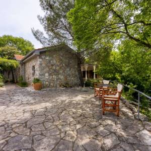 OTOK KRK - Prekrasno imanje s dvije kamene kuće