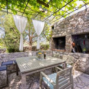 OTOK KRK - Prekrasno imanje s dvije kamene kuće