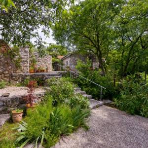 OTOK KRK - Prekrasno imanje s dvije kamene kuće