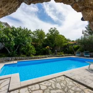 OTOK KRK - Prekrasno imanje s dvije kamene kuće