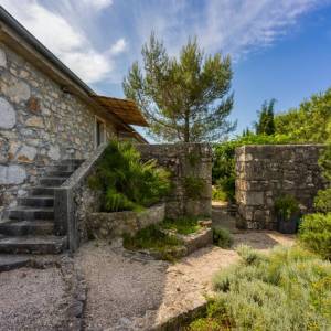 OTOK KRK - Prekrasno imanje s dvije kamene kuće