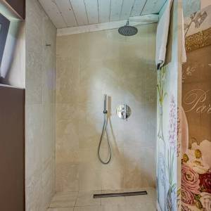 OTOK KRK - Prekrasno imanje s dvije kamene kuće