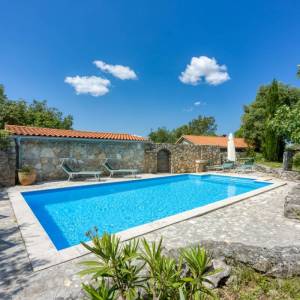 OTOK KRK - Prekrasno imanje s dvije kamene kuće