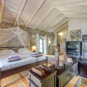 OTOK KRK - Prekrasno imanje s dvije kamene kuće