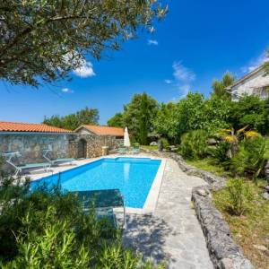 OTOK KRK - Prekrasno imanje s dvije kamene kuće