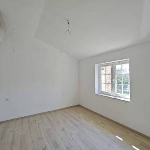 OTOK KRK, RISIKA - Novogradnja! Prostrana dvojna kamena kuća s bazenom