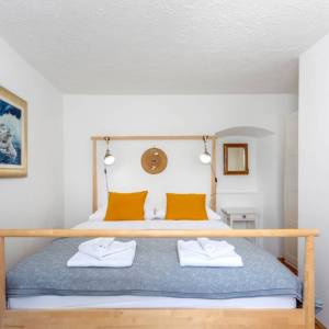 OTOK KRK, RISIKA - Šarmantna kuća s bazenom i jacuzzijem