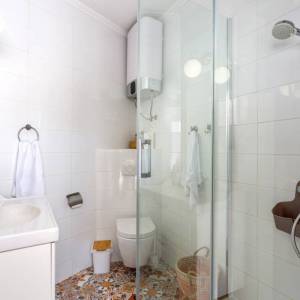 OTOK KRK, RISIKA - Šarmantna kuća s bazenom i jacuzzijem