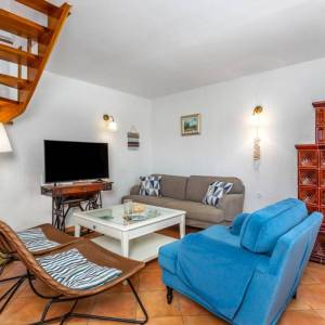 OTOK KRK, RISIKA - Šarmantna kuća s bazenom i jacuzzijem