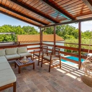 OTOK KRK, RISIKA - Šarmantna kuća s bazenom i jacuzzijem