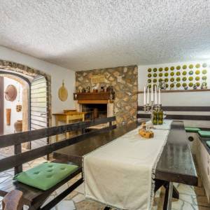 OTOK KRK, RISIKA - Šarmantna kuća s bazenom i jacuzzijem