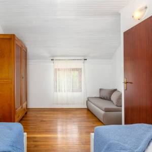 OTOK KRK, RISIKA - Šarmantna kuća s bazenom i jacuzzijem