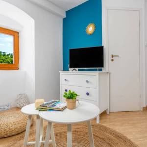 OTOK KRK, RISIKA - Šarmantna kuća s bazenom i jacuzzijem