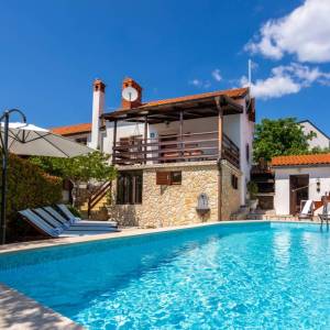 OTOK KRK, RISIKA - Šarmantna kuća s bazenom i jacuzzijem