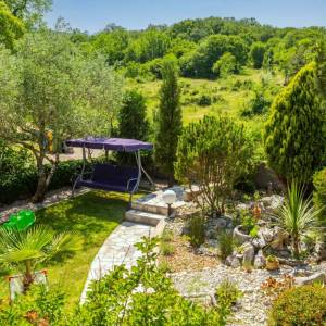 OTOK KRK, RISIKA - Šarmantna kuća s bazenom i jacuzzijem