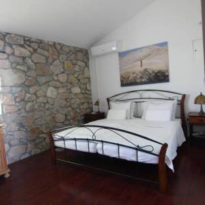 OTOK KRK - Rustikalna kuća s bazenom