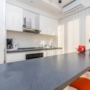 OTOK KRK - Samostojeća kuća s bazenom