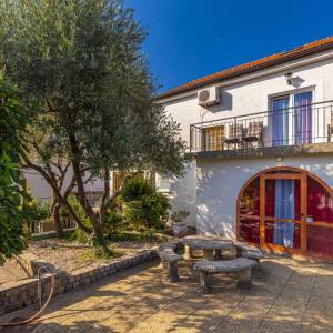 OTOK KRK - Samostojeća kuća s bazenom