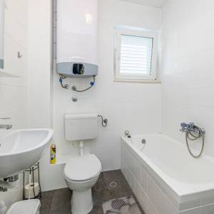 OTOK KRK - Samostojeća kuća s bazenom