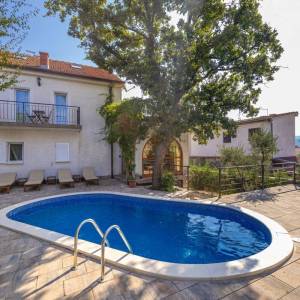 OTOK KRK - Samostojeća kuća s bazenom