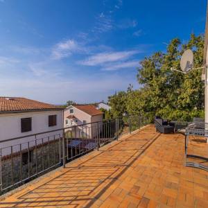 OTOK KRK - Samostojeća kuća s bazenom