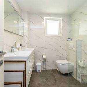 OTOK KRK - Samostojeća kuća s bazenom