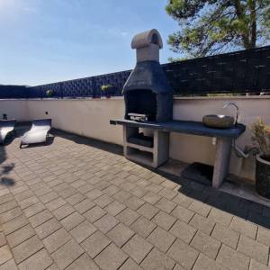 OTOK KRK, ŠILO - Apartman s okućnicom i bazenom