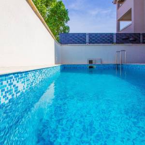 OTOK KRK, ŠILO - Apartman s okućnicom i bazenom