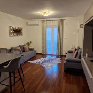 OTOK KRK, ŠILO - Apartman s okućnicom i bazenom