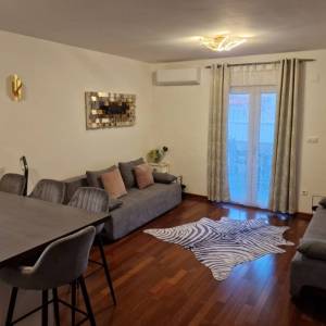 OTOK KRK, ŠILO - Apartman s okućnicom i bazenom