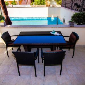 OTOK KRK, ŠILO - Apartman s okućnicom i bazenom