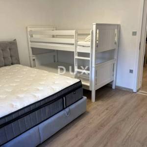 OTOK KRK, ŠILO - Renovirana samostojeća kuća s okućnicom u blizini pješčane plaže s potencijalom gradnje dodatnog kata!