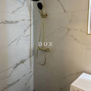 OTOK KRK, ŠILO - Renovirana samostojeća kuća s okućnicom u blizini pješčane plaže s potencijalom gradnje dodatnog kata!