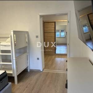 OTOK KRK, ŠILO - Renovirana samostojeća kuća s okućnicom u blizini pješčane plaže s potencijalom gradnje dodatnog kata!