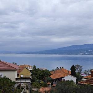 OTOK KRK, ŠILO - Trosobni apartman blizu mora na drugom katu