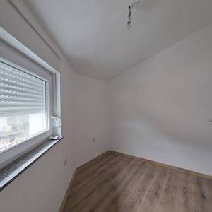 OTOK KRK, ŠILO - Trosobni apartman blizu mora na drugom katu