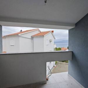 OTOK KRK, ŠILO - Trosobni apartman blizu mora na drugom katu