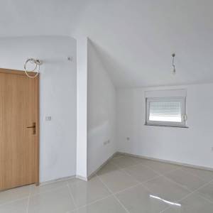 OTOK KRK, ŠILO - Trosobni apartman blizu mora na drugom katu