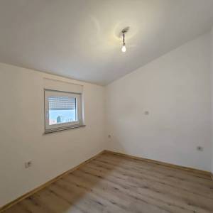 OTOK KRK, ŠILO - Trosobni apartman blizu mora na drugom katu