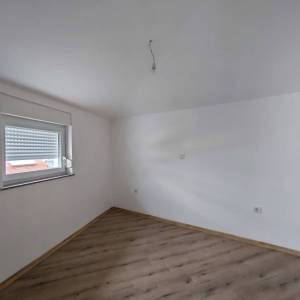 OTOK KRK, ŠILO - Trosobni apartman blizu mora na drugom katu