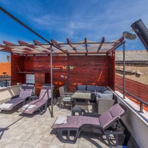 OTOK KRK, ŠIRE PODRUČJE GRADA KRKA – Autentična kamena kuća s panoramskim pogledom, bazenom i jacuzzijem