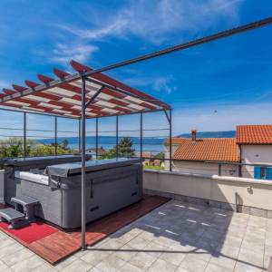 OTOK KRK, ŠIRE PODRUČJE GRADA KRKA – Autentična kamena kuća s panoramskim pogledom, bazenom i jacuzzijem