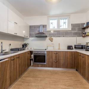 OTOK KRK, ŠIRE PODRUČJE GRADA KRKA – Autentična kamena kuća s panoramskim pogledom, bazenom i jacuzzijem